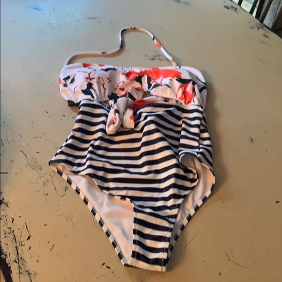 Cupshe one piece bathing suit - Picture 1 of 2